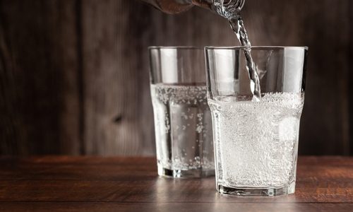 Sparkling vs. still water: Which is better?